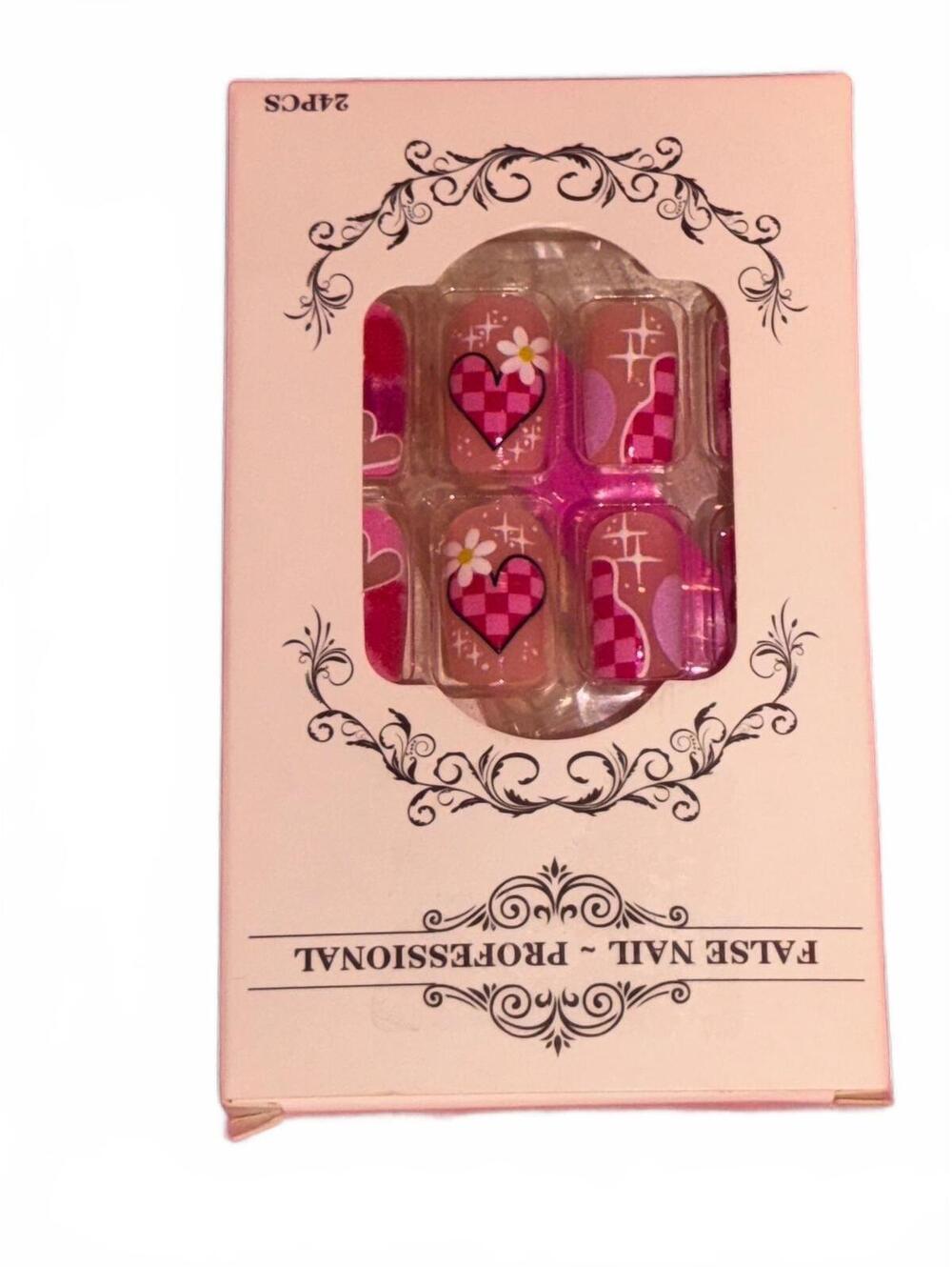 Professional Pink Heart Pattern Fake Nails Set - 24 Pieces